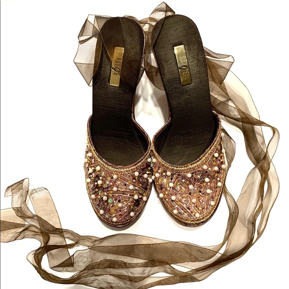 ROUGE VINTAGE PLATFORM LACE UP CLOSED TOE WEDGE WITH BEADED SEQUINS DETAIL - Picture 10 of 15